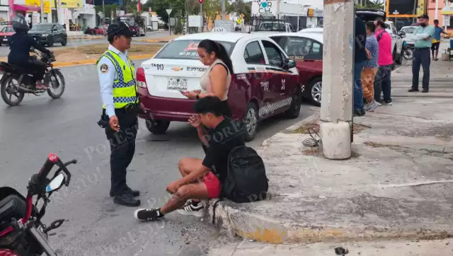 Accidente en cruce de avenidas deja saldo menor