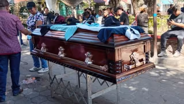 Estudiantes de Ayotzinapa y representantes del Gobierno de Guerrero dieron inicio a un proceso de diálogo luego de las protestas que han llevado a cabo desde el jueves por la muerte de un compañero