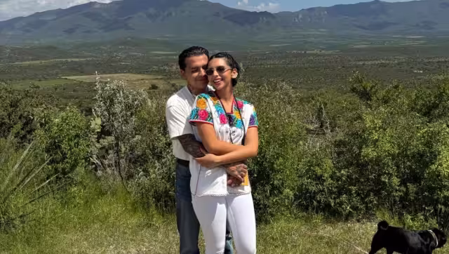 Nodal revela que la boda religiosa con Ángela Aguilar será pospuesta.