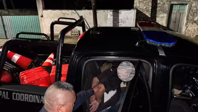 El auto del hombre se encontraba a una cuadra estacionado