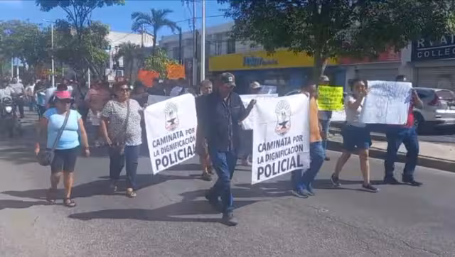 Los manifestantes caminaron hasta el Palacio Municipal de Cancún