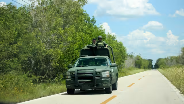 Uniformados llegaron a bordo de ocho camionetas, patrullas, dos unidades de bomberos