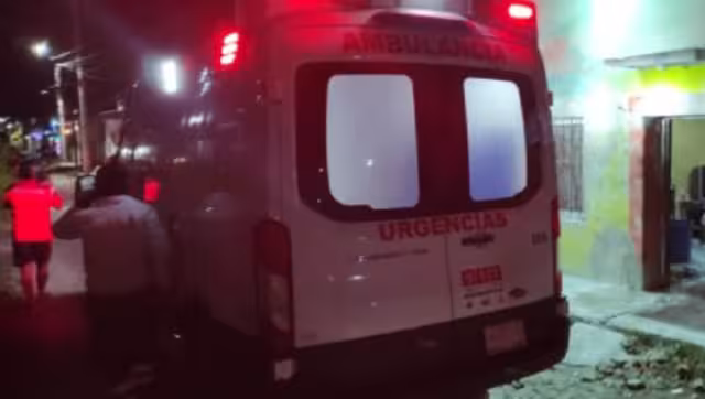 El hombre su apuñalado en el cuello y el ojo