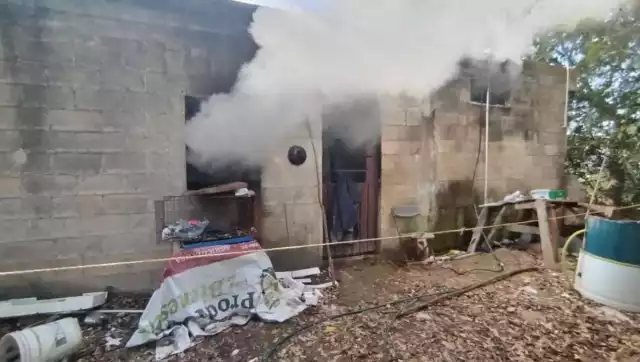 Una adolescente de 17 años y una joven de 14, estaban solas en el interior del predio