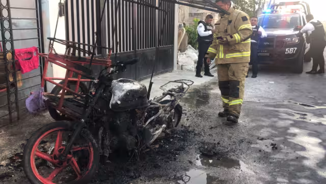 Los celos profesionales habrían orillado al paletero a incendiar la motocicleta