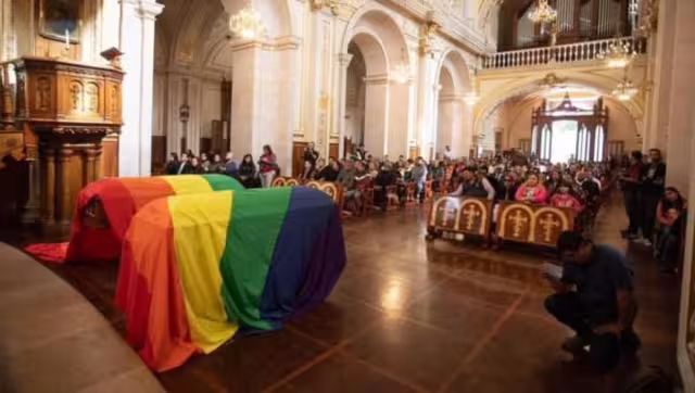 Los cuerpos de Jesús Ociel Baena Saucedo y Dorian Herrera fueron llevados a la Catedral de Aguascalientes, donde se dio una misa en su memoria.