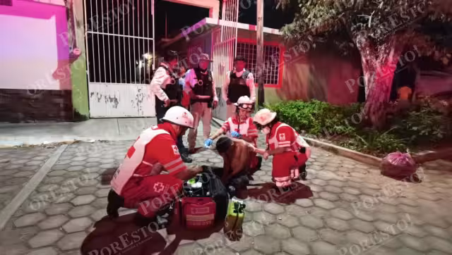 Vecinos de la colonia Obrera reportaron a un hombre sospechoso oculto bajo un vehículo.