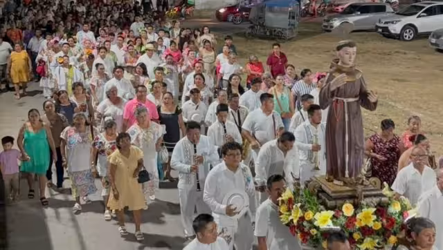 Con una noche regional y una procesión arranca la celebración en honor a San Bernardino de Siena