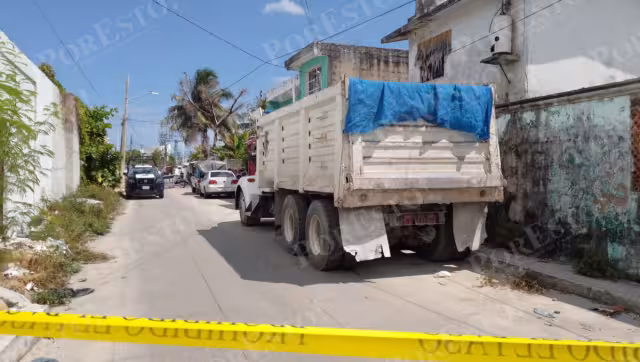 Los dos hombres atacados fueron encontraron a ambos heridos tirados sobre la acera