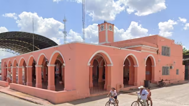 En un audio, se escucha a un enviado del alcalde de Calotmul, Fernely Polanco ofrecer dinero al candidato Julio Ku