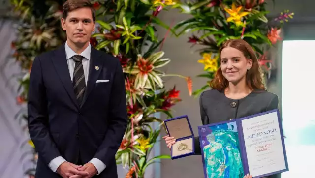 Aunque la galardonada no llegó a tiempo a la ceremonia, su mensaje fue leído por su hija, Ana Corina Sosa Machado