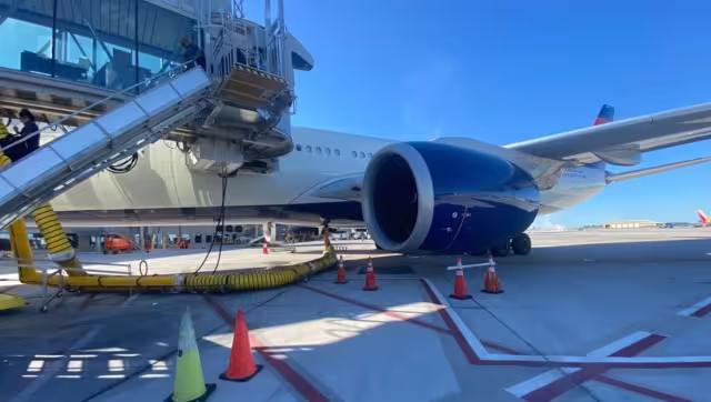 Debido a una falla mecánica, el avión que trasladaba a Pensilvania a los Acereros de Pittsburgh, debió aterrizar de emergencia en Kansas City