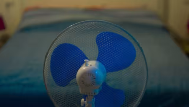 Muchas veces por ser más económico que un aire acondicionado, el ventilador es usado