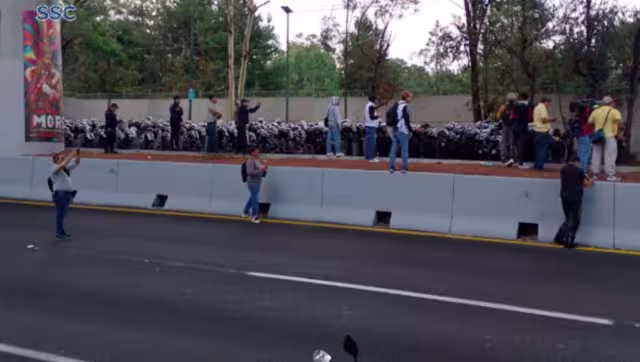 Ante la presencia de normalistas encapuchados, autoridades desplegaron más de 500 elementos policiales en la zona
