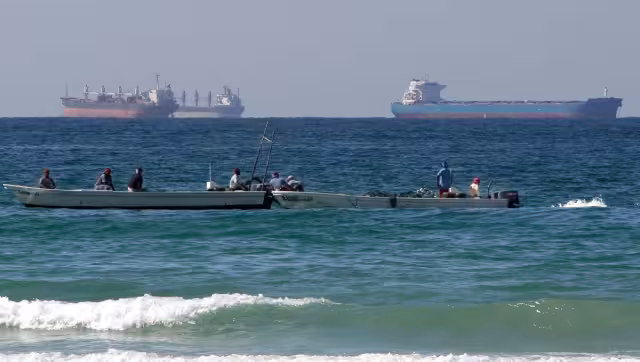 Debido a su posición geográfica, el estrecho funciona como la principal salida marítima para los grandes productores de petróleo del Golfo Pérsico