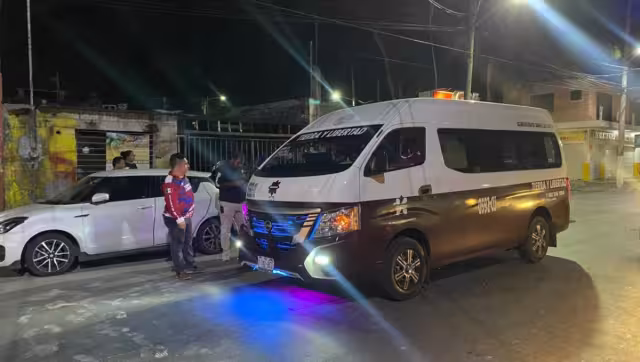 Combi colectiva colisiona a camioneta en la San Carlos.