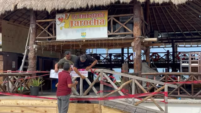 Los carpinteros advirtieron que el área no estaba en condiciones para las personas, pero el personal no obedeció