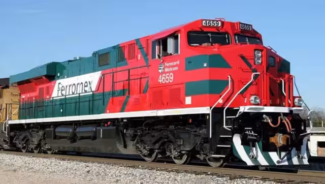 Ferromex informó que ha detenido la ruta de 60 trenes, ante el aumento de migrantes que los usan para trasladarse hacia Estados Unidos, arriesgando su vida