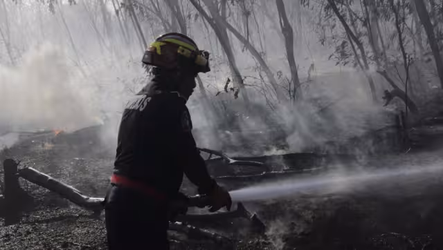 Bomberos trabajaron por varias horas para sofocar las llamas