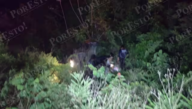 Al lugar acudieron los paramédicos de la Cruz Roja quienes confirmaron que la mujer ya no contaba con signos vitales