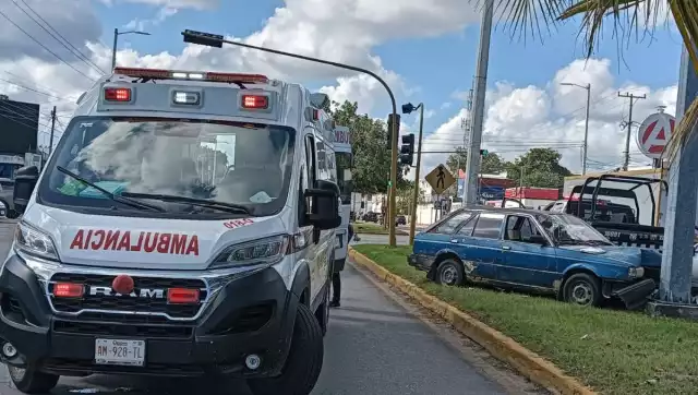 Conductor termina policontundido y mujer con diversas escoriaciones tras chocar en Avenida Insurgentes