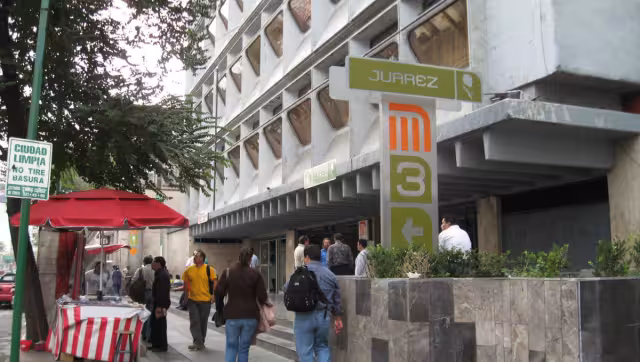 El hombre fue trasladado a un hospital por las lesiones tras la caída