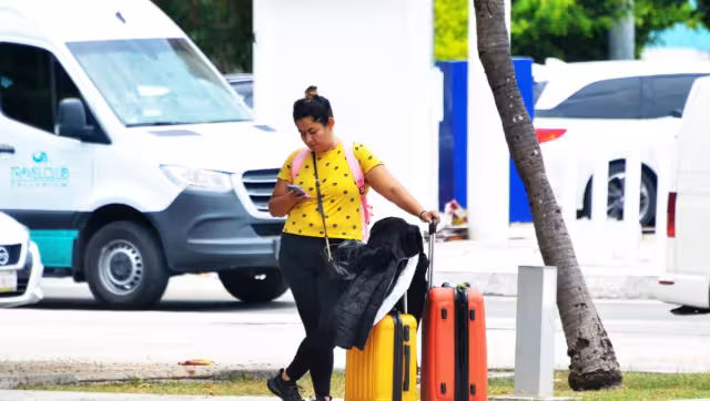 Son muchos los pasajeros que se han quedado varados en el Recinto Aéreo, debido a que al llegar al AIC no ponen atención al anuncio de verificar la puerta y hora de abordar.