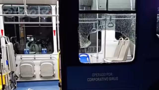 La joven pensó que sería víctima de un delito y rompió la ventana del Va y Ven