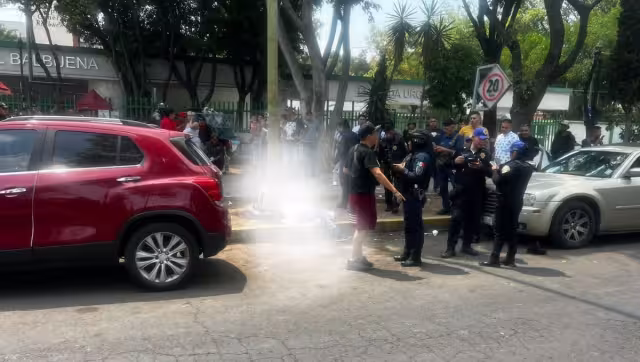 Autoridades de seguridad acordonaron el área en el Hospital General Balbuena