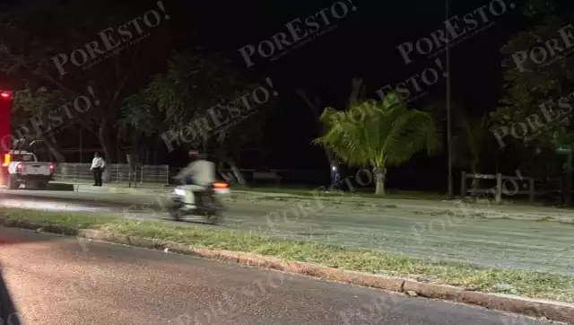 El parque costero del malecón de Champotón permanece sin alumbrado público desde hace varios días.