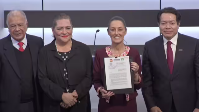 La ex Jefa de Gobierno recibió su registro de las autoridades del INE