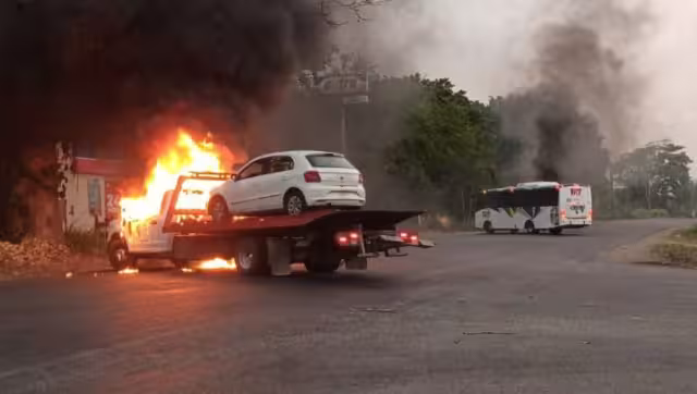 Vehículos permanecían en llamas en la carretera de Cárdenas