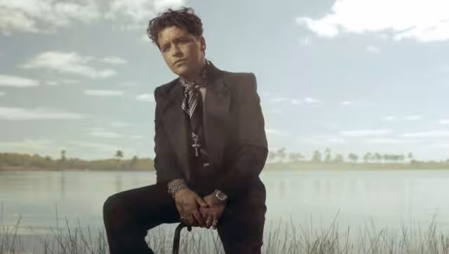 Equipo de Christian Nodal agredió a una fan que trató de acercarse al sonorense: VIDEO