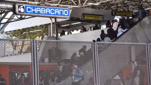 Entre los cambios destacan la eliminación de murales previos en la fachada y la incorporación de nuevos elementos estéticos