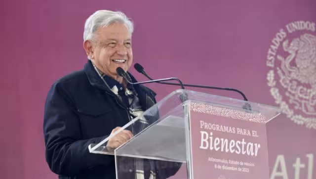 Andrés Manuel López Obrador visitó Atlacomulco en el Estado de México para informar que en 2024 habrá aumento de apoyos del Programa del Bienestar