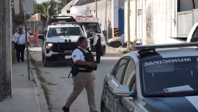 Al lugar llegaron elementos de la policía, la Cruz Roja, quienes confirmaron la muerte de la joven