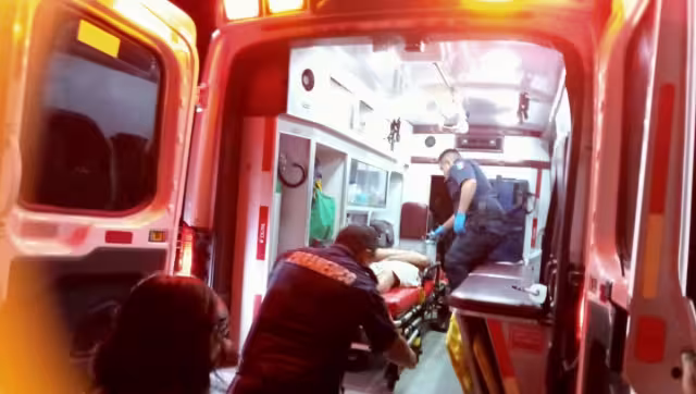 Los policías trasladaron al hombre al módulo de salud para que fuera valorado y lo hicieron reaccionar