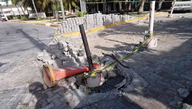 Según testigos, en este 2023 hubo dos desbordes de líquido residual en el mar, pese a que se cuenta con una pipa que realiza dos o tres azolves en temporada alta.
