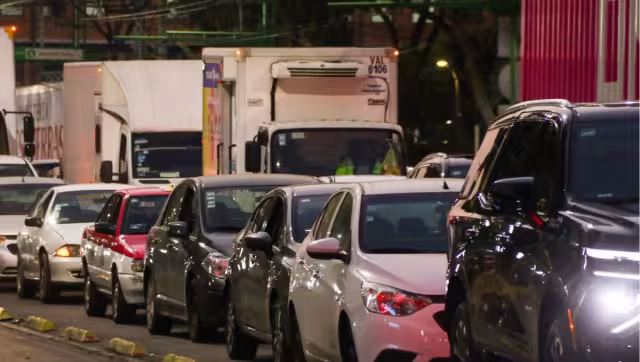 El programa Hoy No Circula es una medida ambiental que restringe la circulación vehicular en días específicos