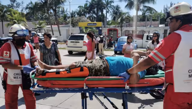 El hombre impactó contra la parte trasera de la camioneta