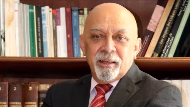 Se aprobó que el recipiendario sirva como orador invitado huésped durante la sesión solemne en que se entrega la medalla