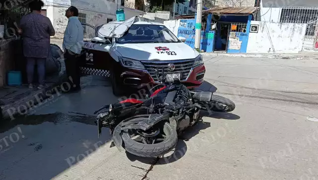 Choque frontal deja motociclista lesionado en la colonia Revolución