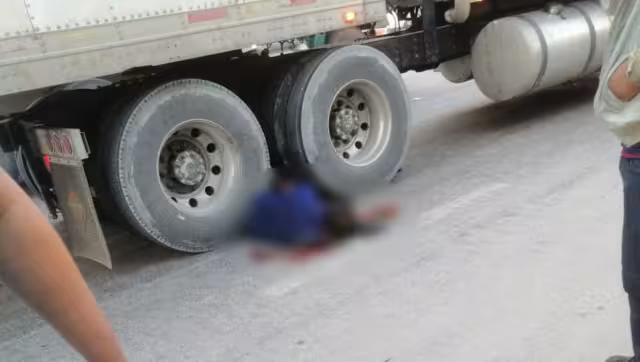 La víctima fue identificada como Raúl Antonio L. N.; presuntamente, cruzó abruptamente la vía y el chofer no pudo detenerse.