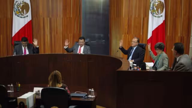 La sesión de la Sala Superior del Tribunal Electoral del Poder Judicial de la Federación prograada para las 14:00 horas de este miércoles, fue aplazada