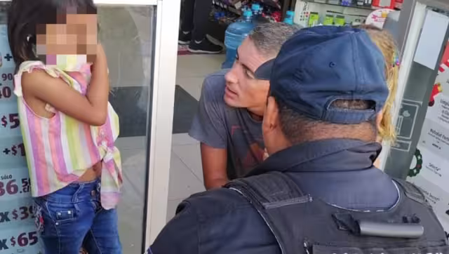 En tanto, en las inmediaciones de la zona inició un operativo de búsqueda para dar con sus familiares.