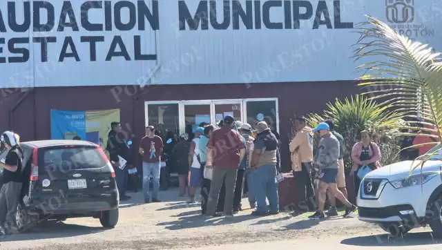 Largas filas y espera de horas marcan el primer día de emplacamiento en Champotón