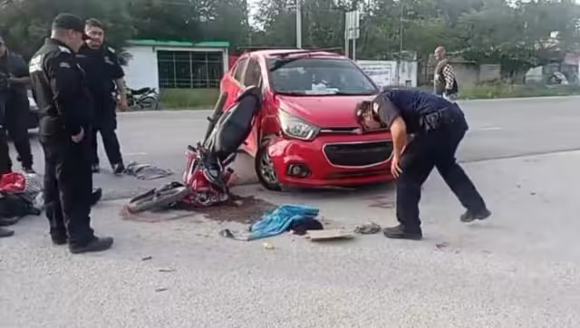 La pareja de motociclistas fue trasladada a un hospital de Mérida