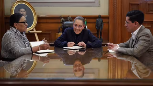 La presidenta Claudia Sheinbaum informó que extendió una invitación al Papa León XIV para visitar México