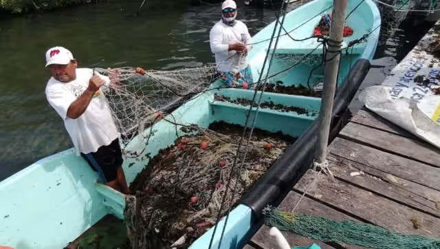 Tampoco los clubes de playa laboraron, porque no llegaron visitantes. Los empleados fueron mandados a descansar, ante las adversas circunstancias.