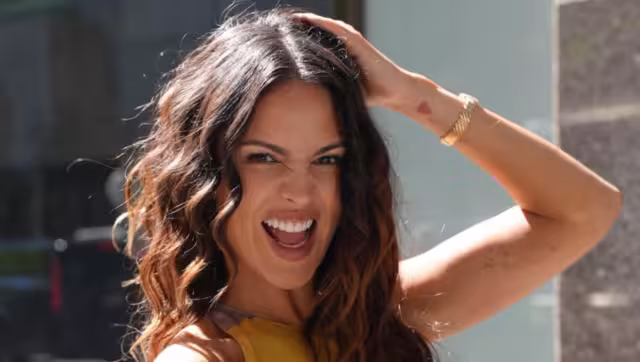 Eiza González revela que compra bolsas de imitación para cuidar su dinero